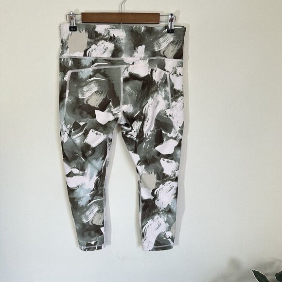 Athleta Women's Ultimate Stash II Capri Painted Energy Olive Size Large L - Picture 5 of 8